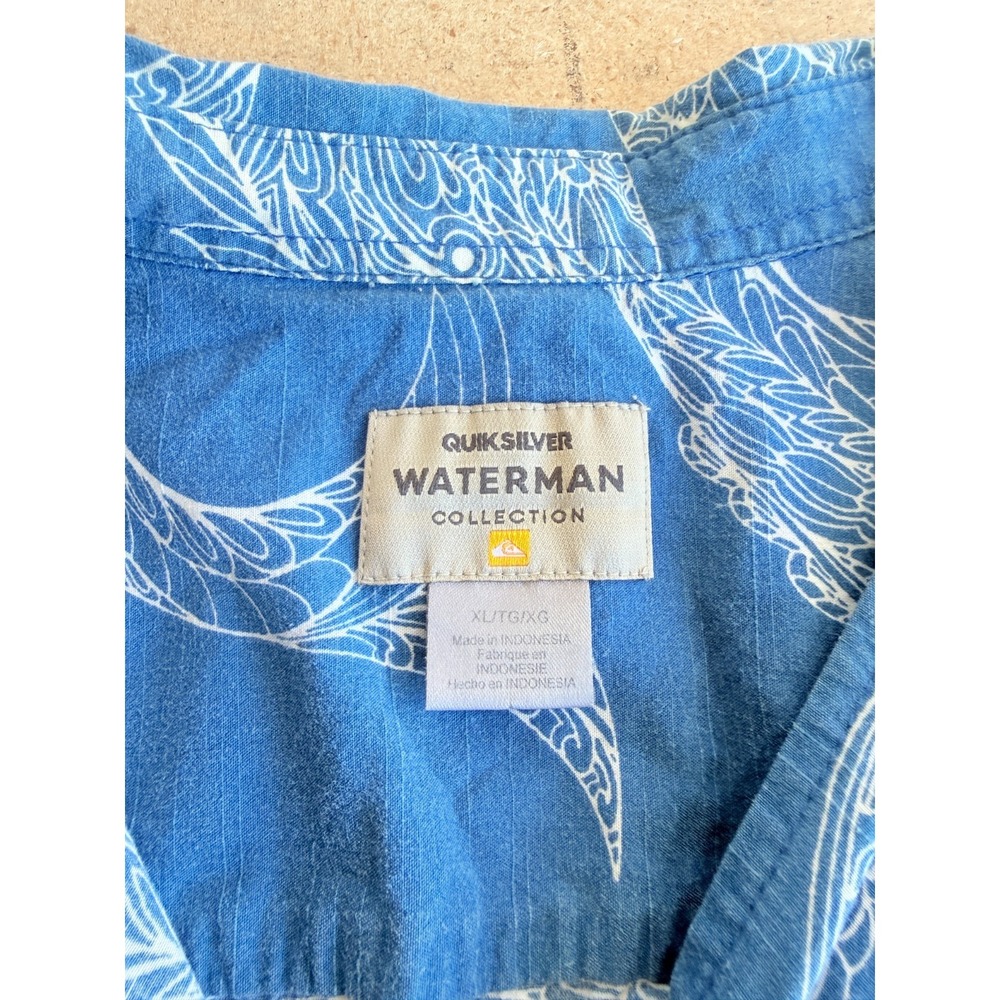 Mens Sz XL Quiksilver Waterman Collection Short Sleeve Blue Shirt Koi Fish Desig - Picture 2 of 5